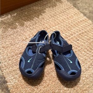 Nike sandals boys size 8c